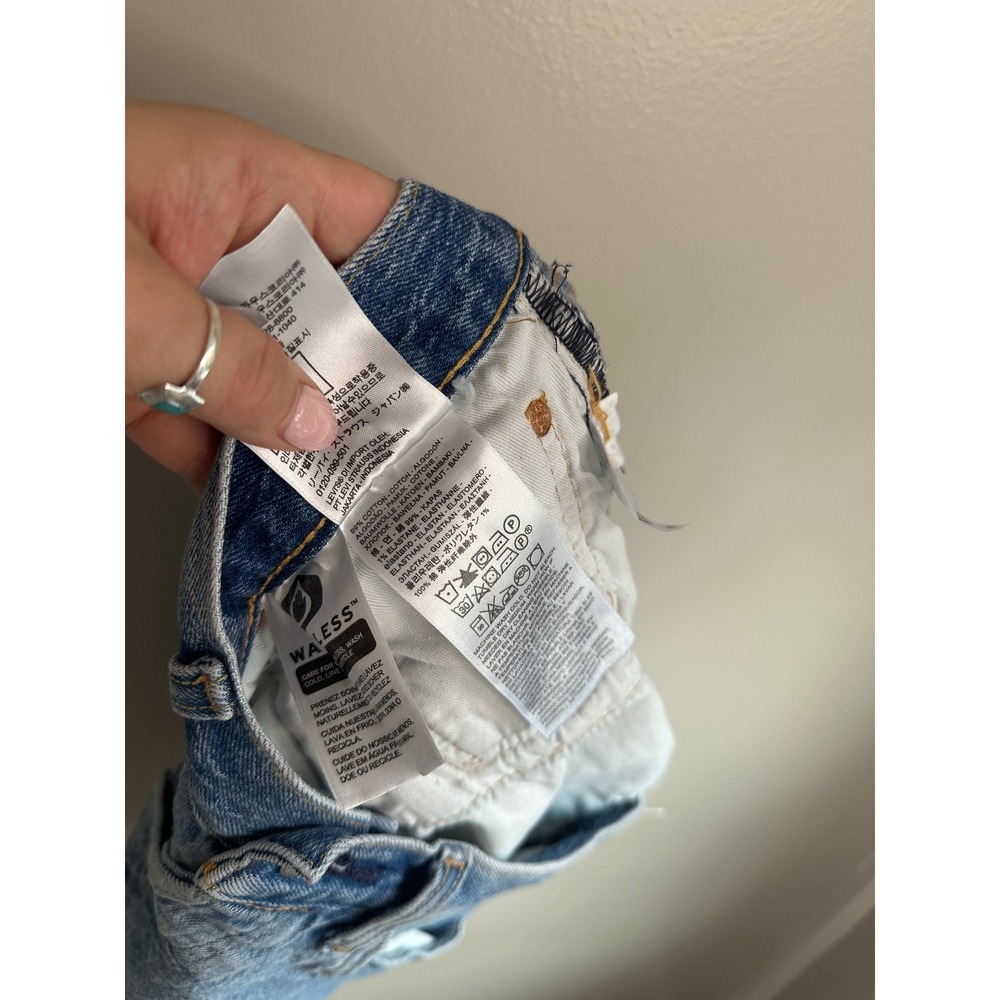 Levis 501 Original Cut Off Shorts Womens 31 Light Wash EUC High Rise Denim - Picture 6 of 6